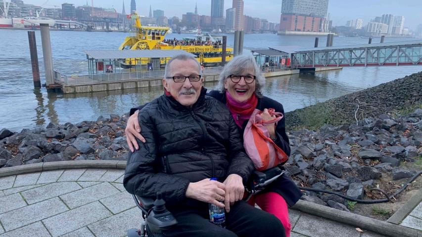 Herr S. und seine Nicht an der Elbe