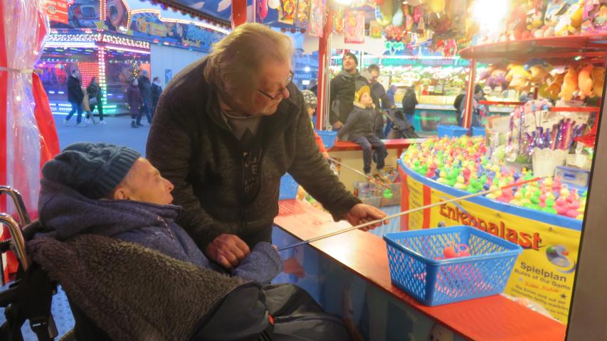 Waltraut beim Entenangeln